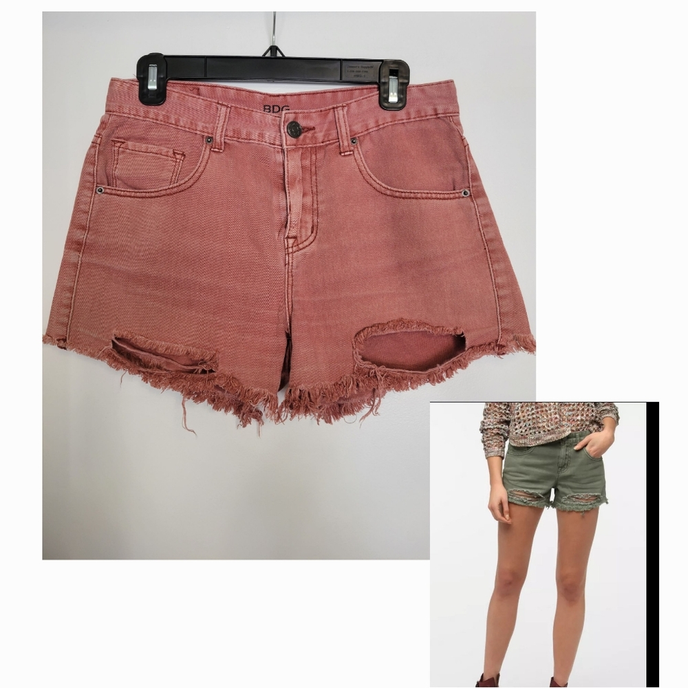 BDG Mid Rise Freja Vintage Fit Pink Distressed Denim Shorts Size 27 LIKE NEW